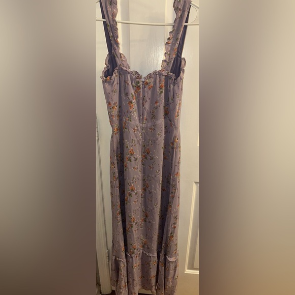Reformation Naples Dress in Purple Ditsy
Floral size 6 - Picture 9 of 16